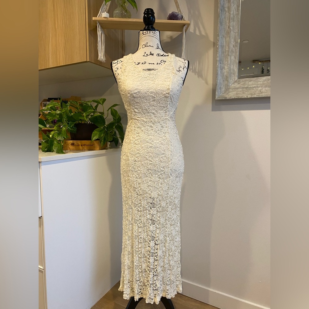 Elegant Cream Lace Maxi Dress. 💍